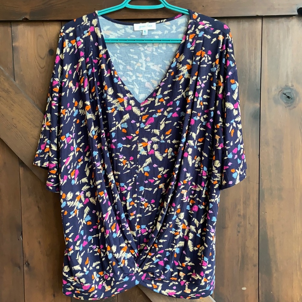 G&L Pleated V-neck size XL